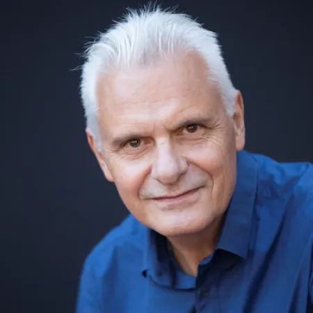 Professional headshot of Robert den Broeder