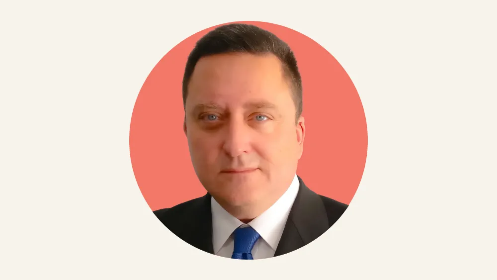 Homme en costume avec cravate bleue sur fond rouge rond